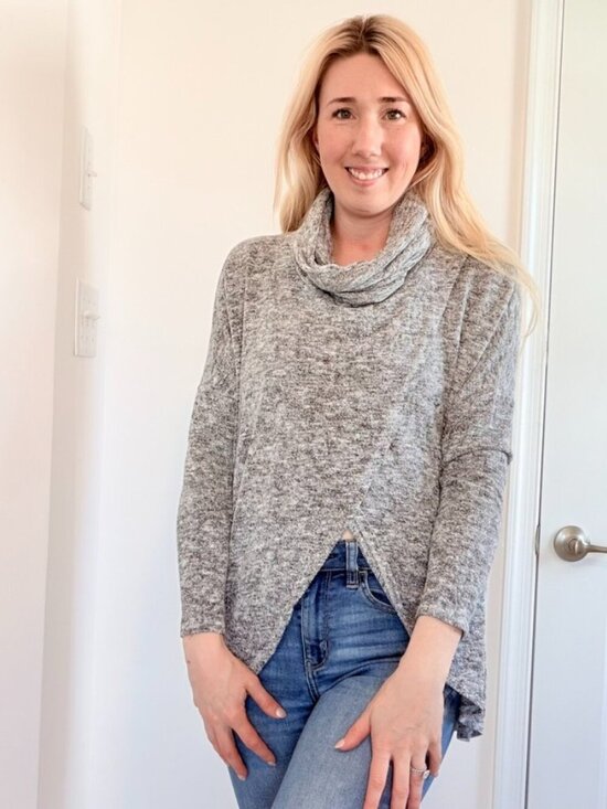 Wonderland by Orance Tops - Cowl Neck Tunic Sweater Small Gray Asymmetrical Hem Cozy Knit